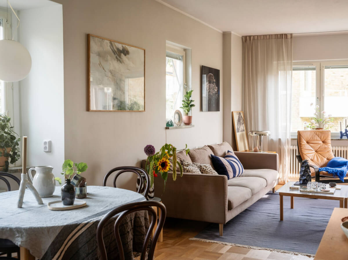 A Swedish 1940s Apartment with Lovely Balcony Views 3 open plan living space