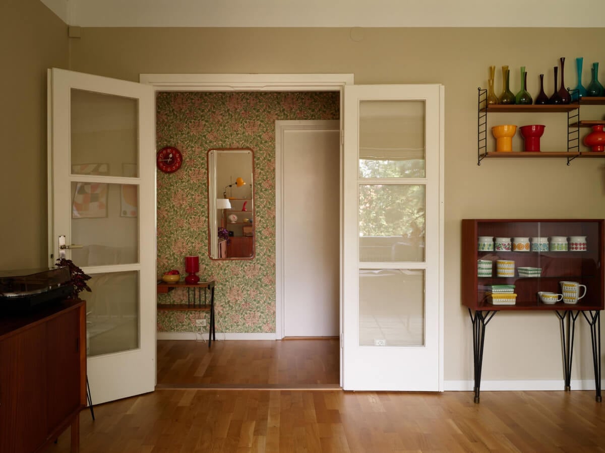 A Charming Midcentury Apartment with Original Features 7 original glass doors