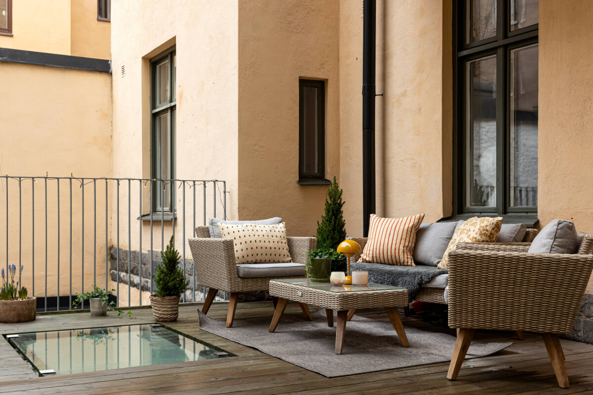 An Elegant Stockholm Apartment with a Pink and Black Kitchen 16 outdoor terrace