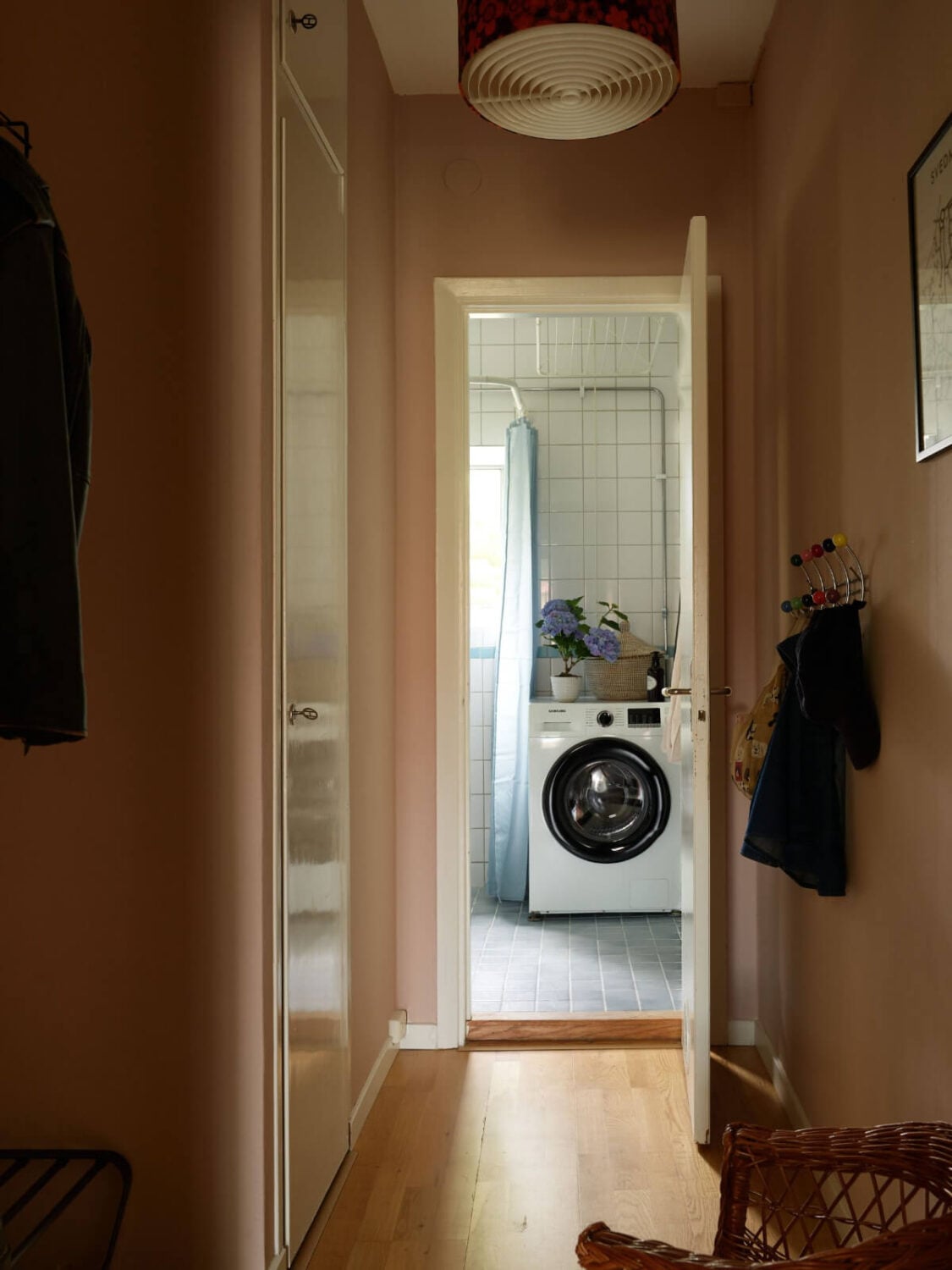 A Charming Midcentury Apartment with Original Features 21 pink hall