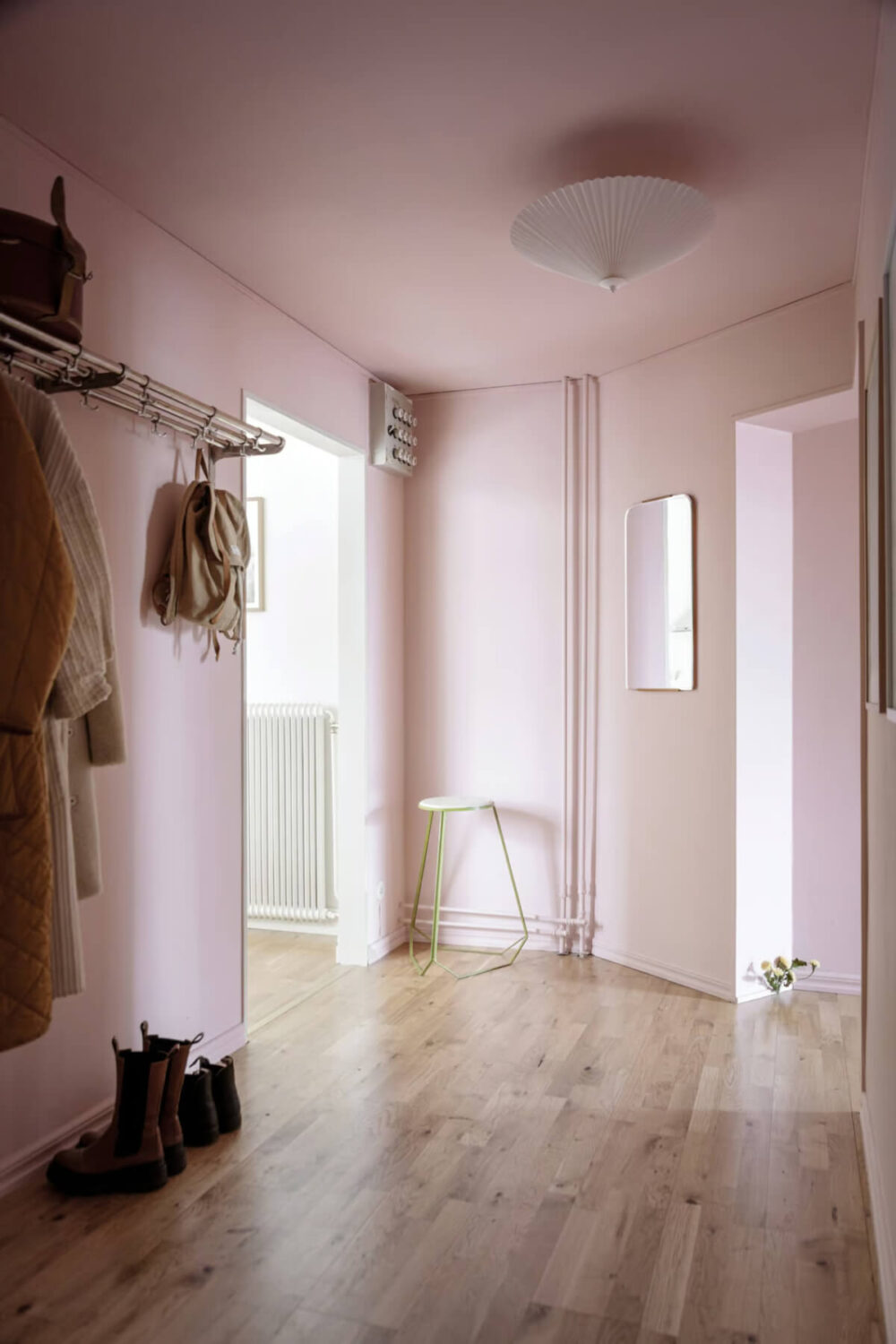 Large Rooms in an Art Nouveau Apartment in Sweden 21 pink hall