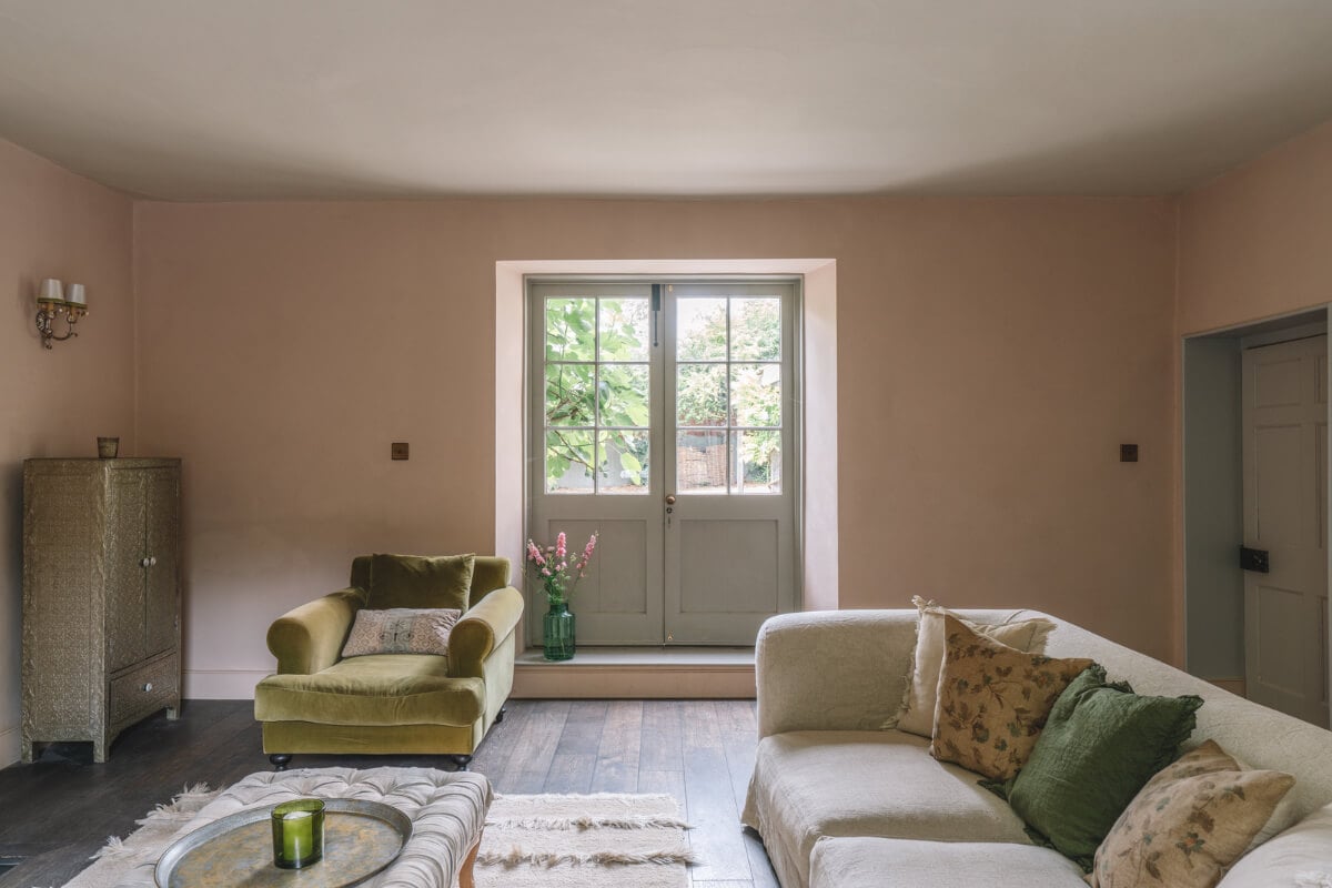 A Beautiful Renovated Country House in England 2 pink living room