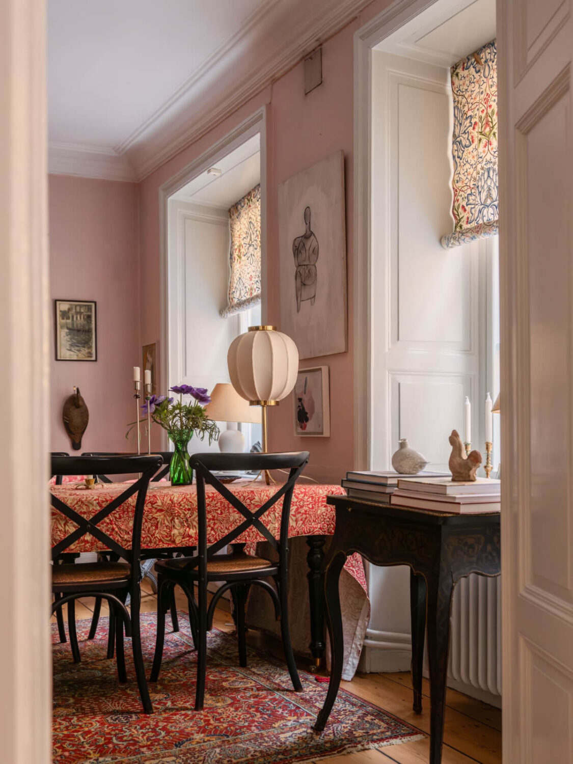 A Charming Home in a 17-Century Apartment in Stockholm's Old Town 11 pink living room