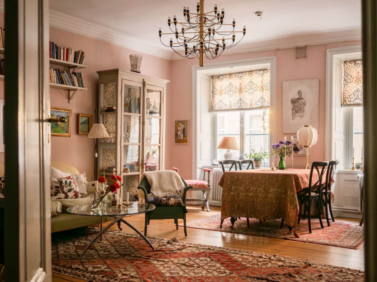 Best of 2025: Living Rooms 7 pink living room textiles bookshelves