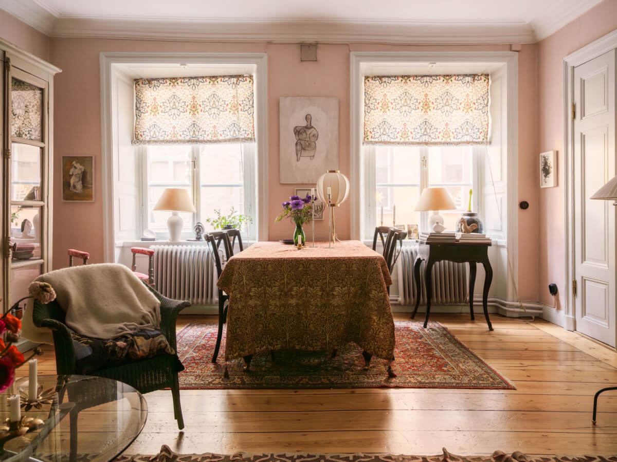 A Charming Home in a 17-Century Apartment in Stockholm's Old Town 9 pink living room wide floorboards