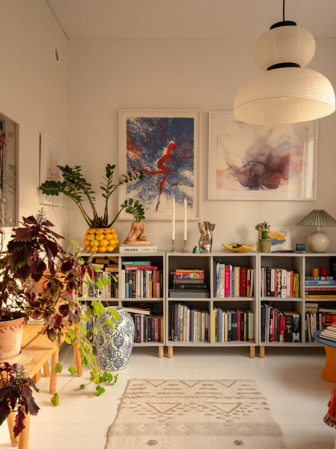 A Charming Midcentury Apartment with a Reading Room 18 reading room with plants and white floorboards