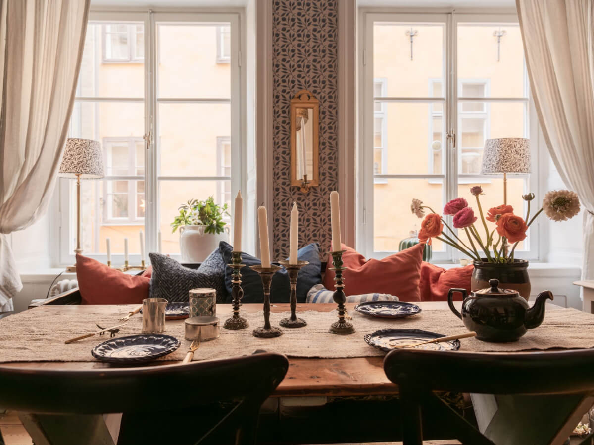 A Charming Home in a 17-Century Apartment in Stockholm's Old Town 17 rustic dining table