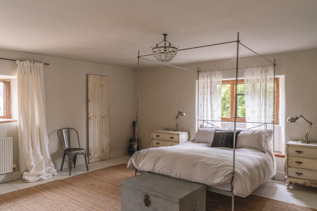 A Beautiful Renovated Country House in England 14 serene bedroom canopy bed