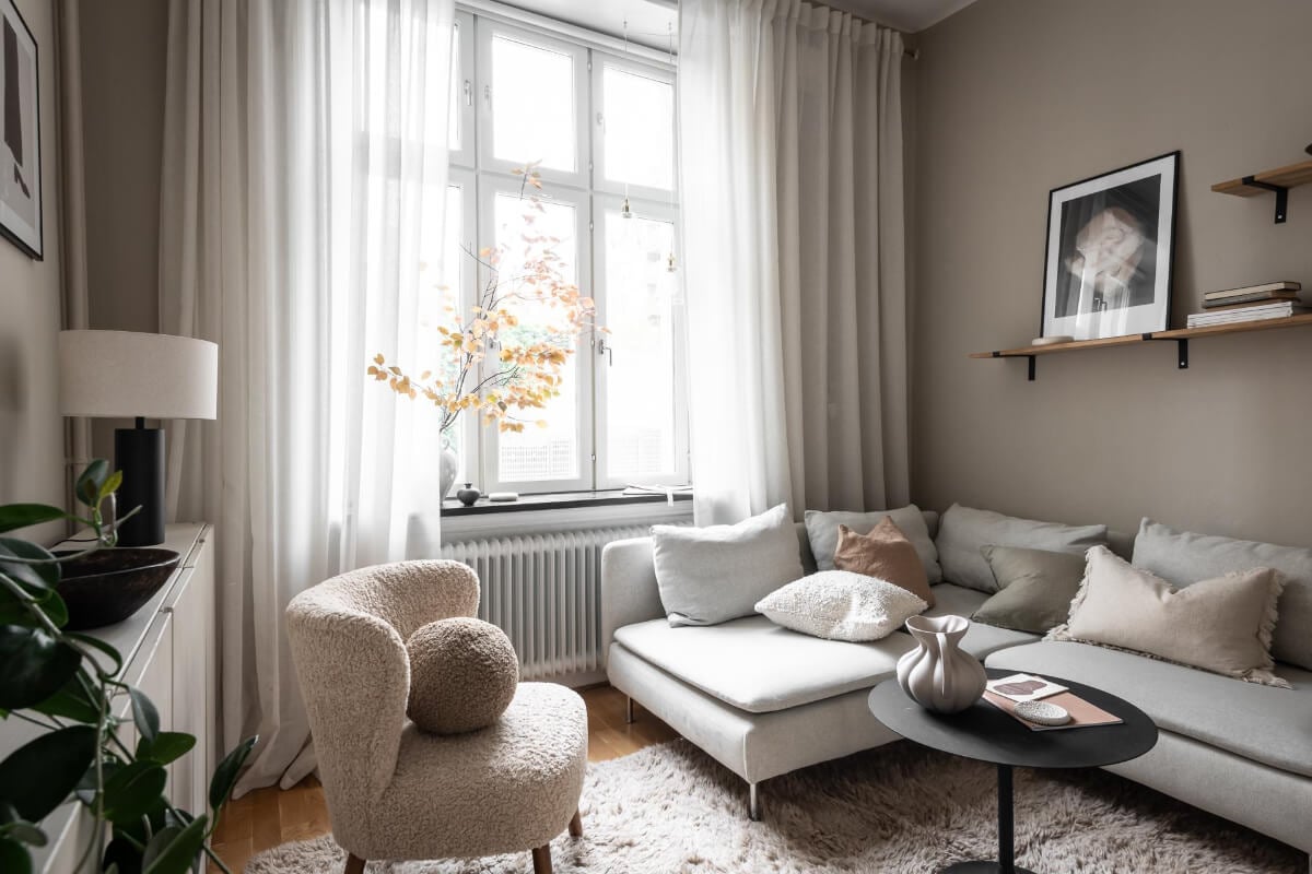 A Serene Studio Apartment with a Loft Bed and a Large Balcony 5 sitting room corner sofa