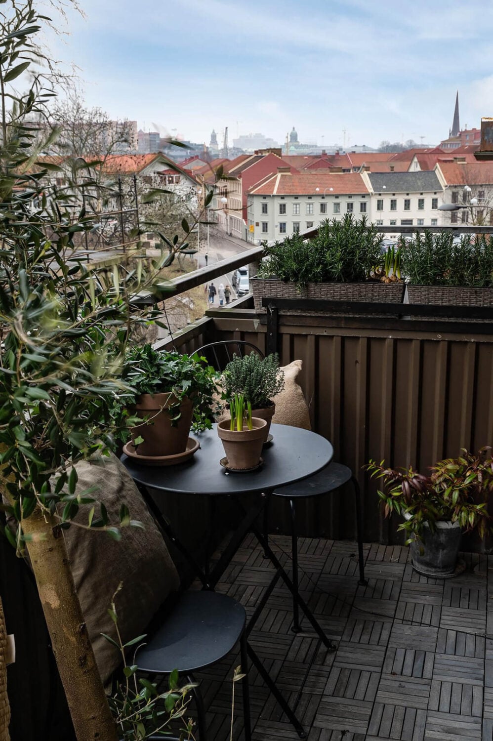 Warm and Inviting Rooms in a Renovated Swedish Apartment 5 small balcony bistro table
