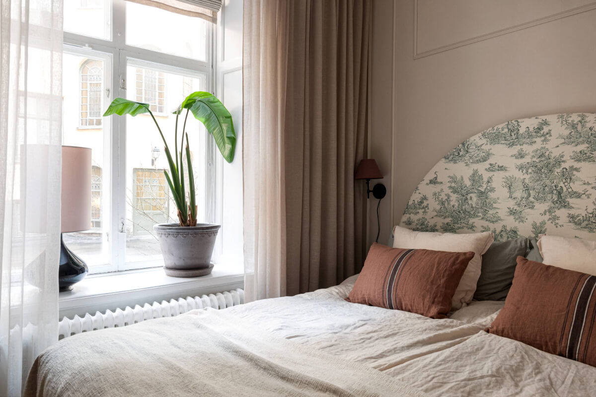 An Elegant Stockholm Apartment with a Pink and Black Kitchen 19 small beige bedroom patterned headboard