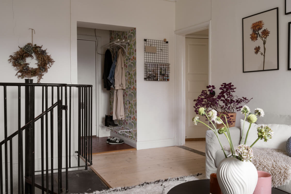 A Swedish Maisonette Apartment with Basement Bedrooms 5 small living room and hall with wallpaper