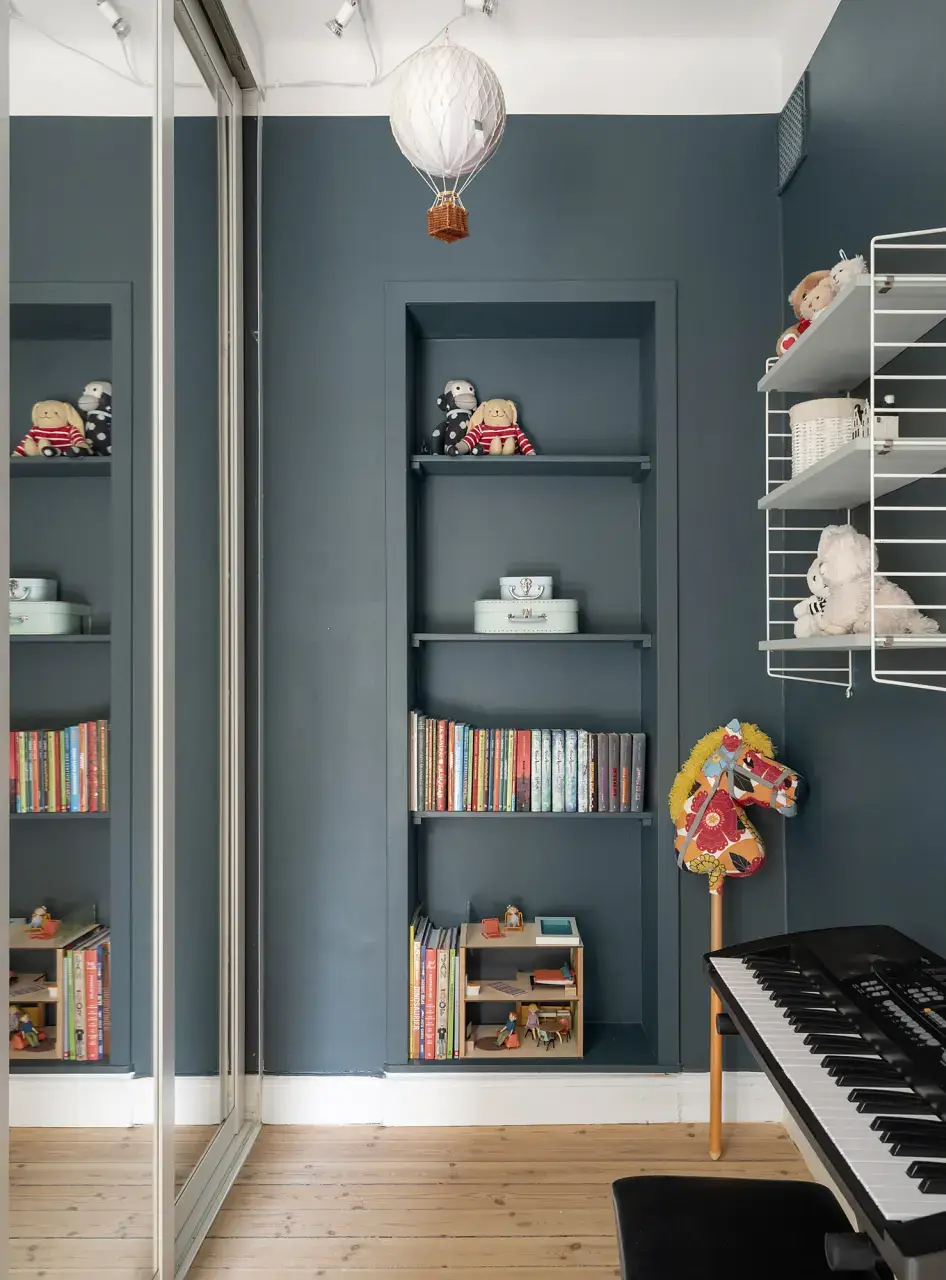 A Charming Ground Floor Family Apartment in Stockholm 13 storage niche