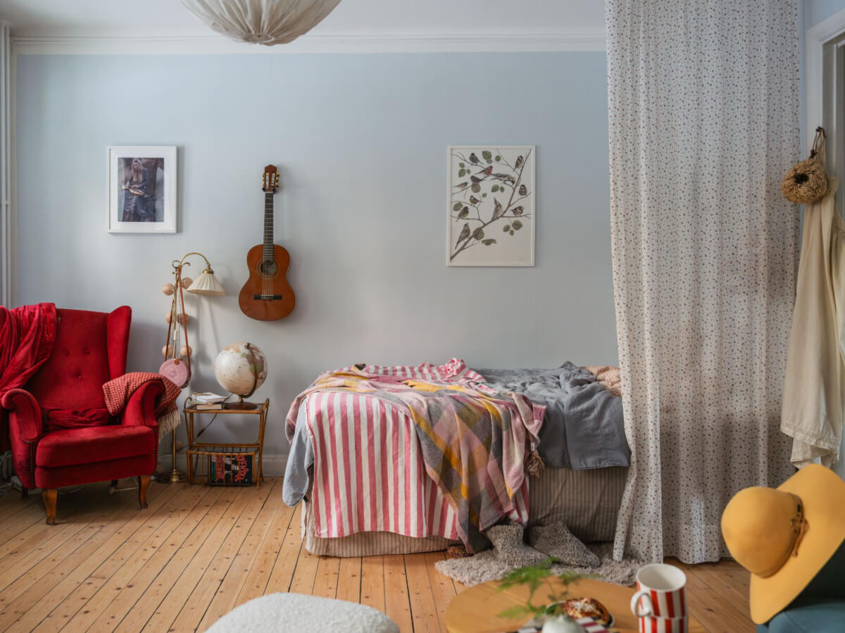 A Charming and Light-Filled Studio Apartment in Stockholm 3 studio apartment curtain room divider wooden floor