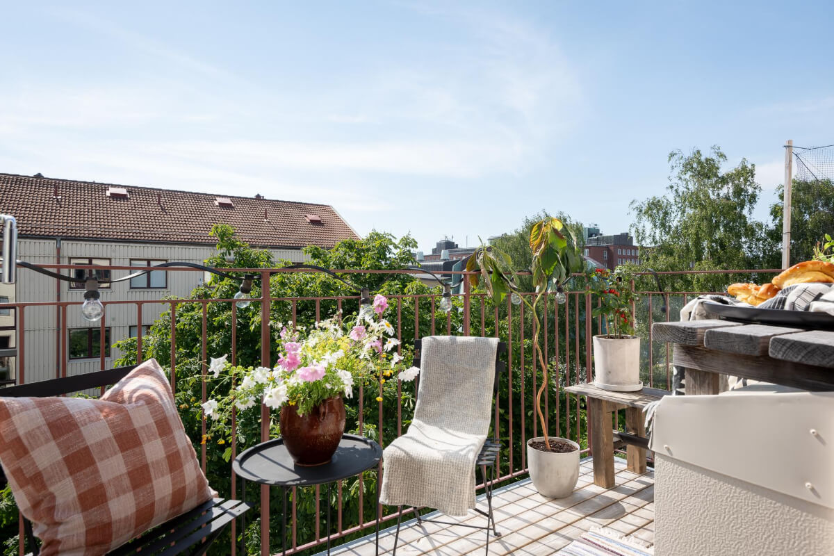 Light Rooms and a Moody Color Palette in a 1930s Apartment 10 sunny balcony bistro seating