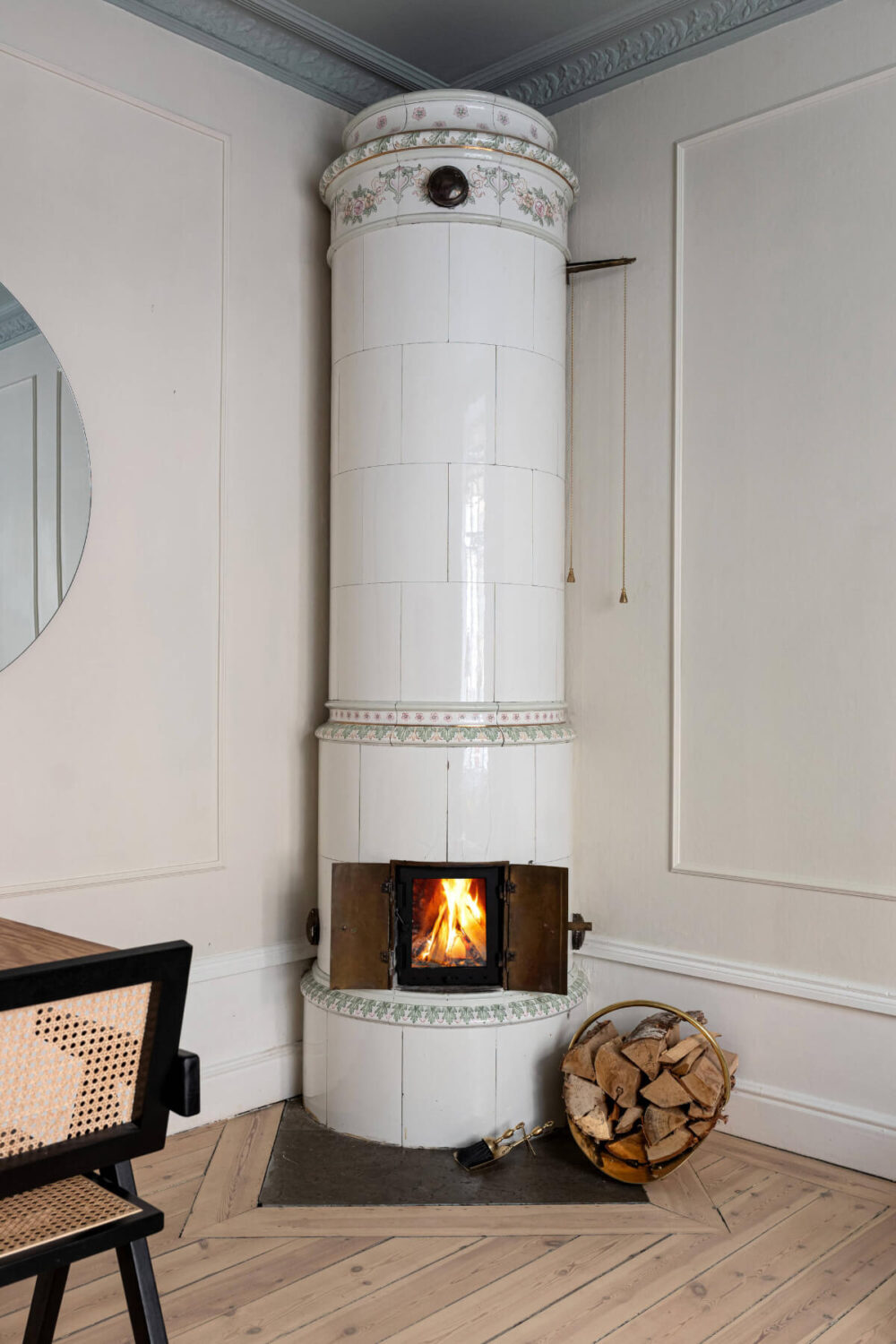 An Elegant Stockholm Apartment with a Pink and Black Kitchen 6 swedish fireplace