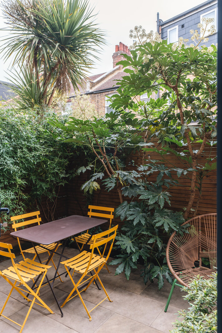 A Charming Light Edwardian House with a Tiny Garden 21 tiny city garden