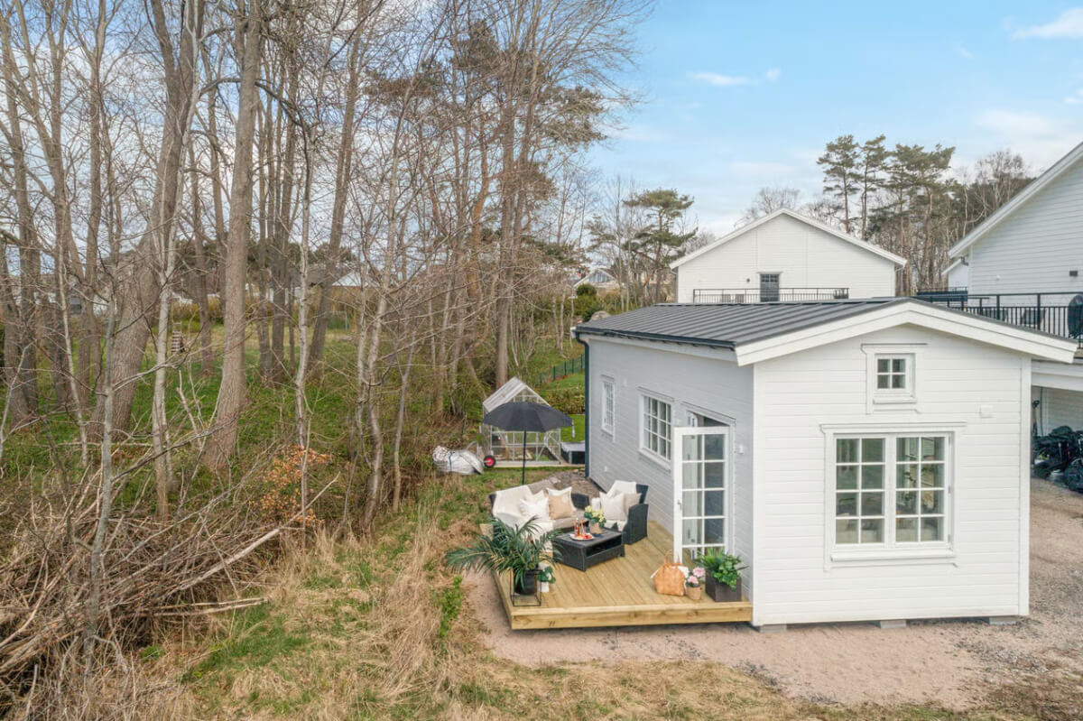 A Charming Tiny House in Sweden with a Private Terrace 16 tiny house with terrace A Charming Tiny House in Sweden with a Private Terrace