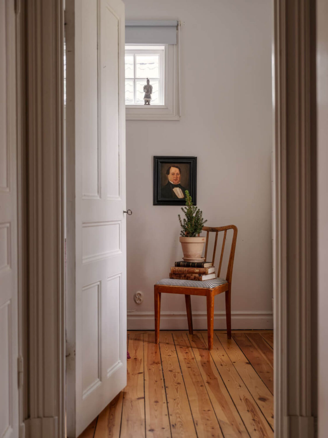 A Beautiful Turn-of-the-Century Family Home in Sweden 46 vintage chair