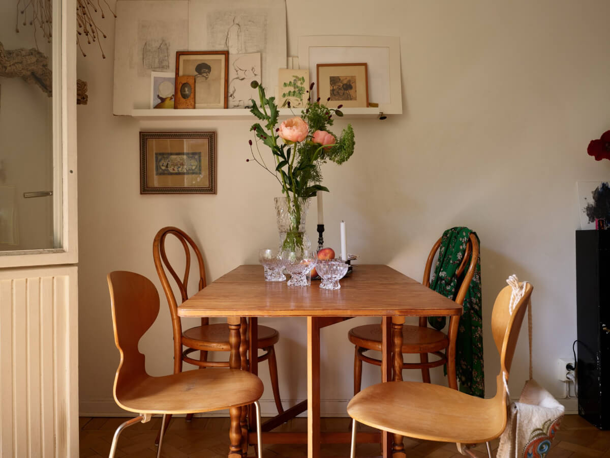 A Small Vintage Apartment with a Tiny Green Patio Garden 4 vintage wooden table