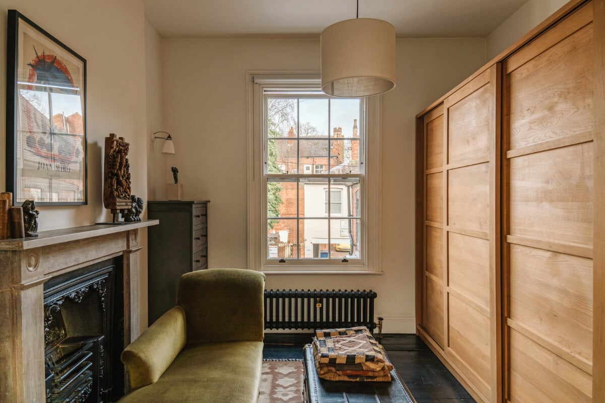 A Renovated Georgian Townhouse with a Stunning Kitchen Extension 30 walk in closet