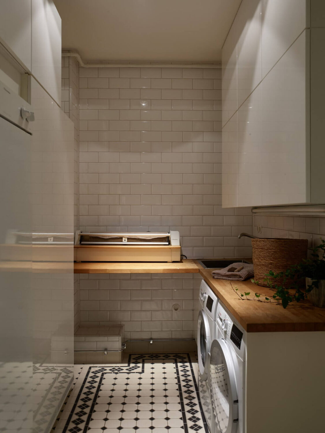 A Grand Early 20th-Century Apartment in Stockholm 29 washroom