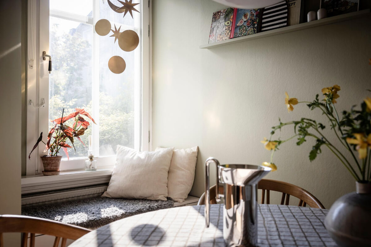 Bright Rooms with Light Color Tones in a Swedish Apartment 15 window seat