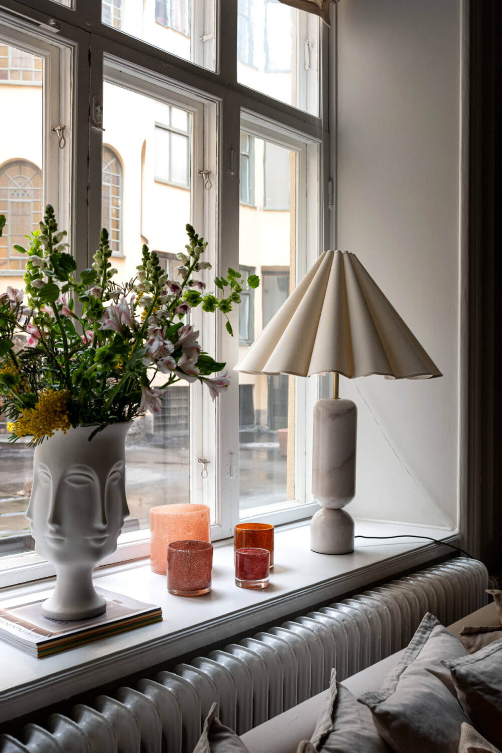 An Elegant Stockholm Apartment with a Pink and Black Kitchen 7 window sill decor
