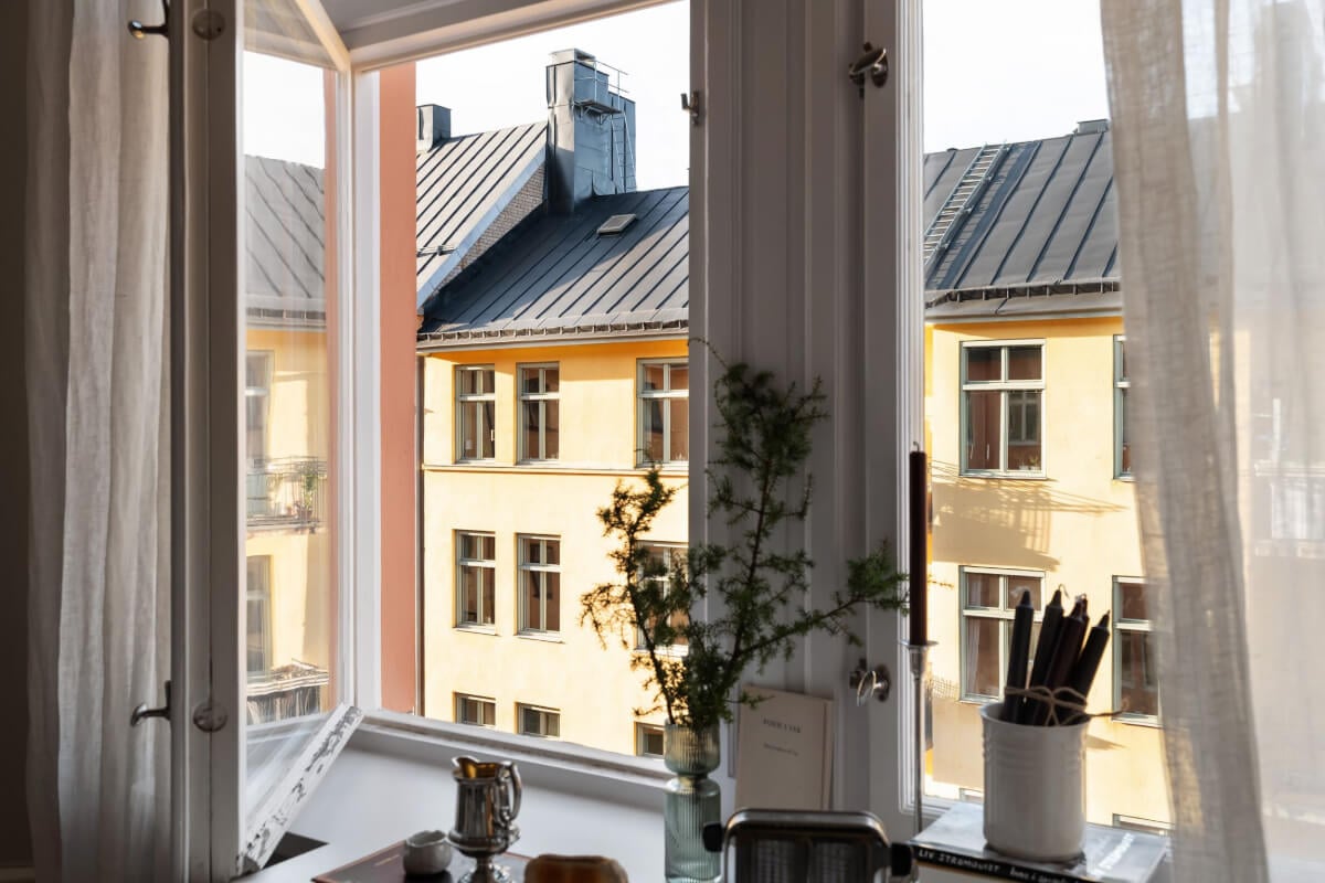 A Small Light Gray Apartment with Period Features 9 window view