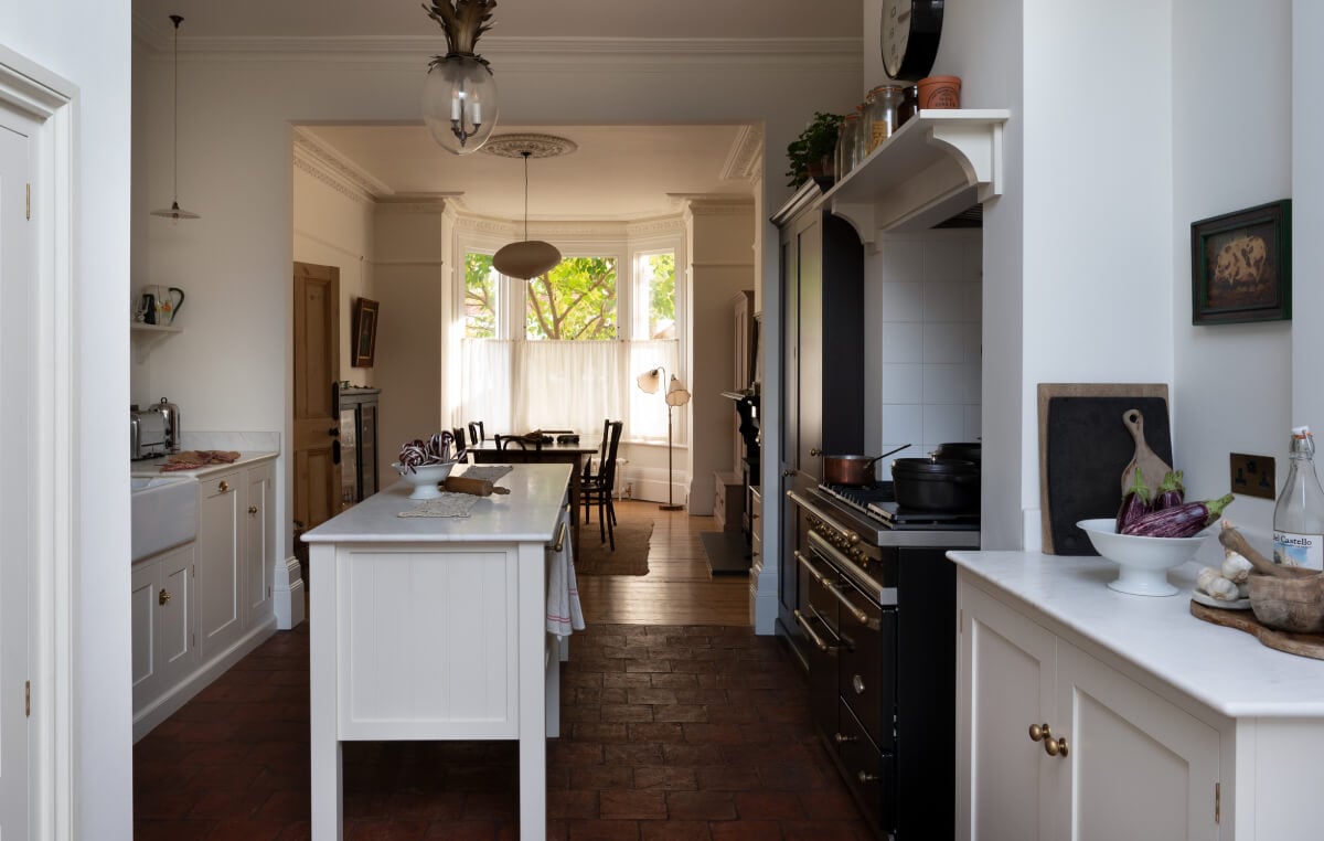 A Beautiful Shaker-Style deVOL Kitchen in a Victorian House 9 12.TheRealShakerKitchen-deVOL_LOW-RES