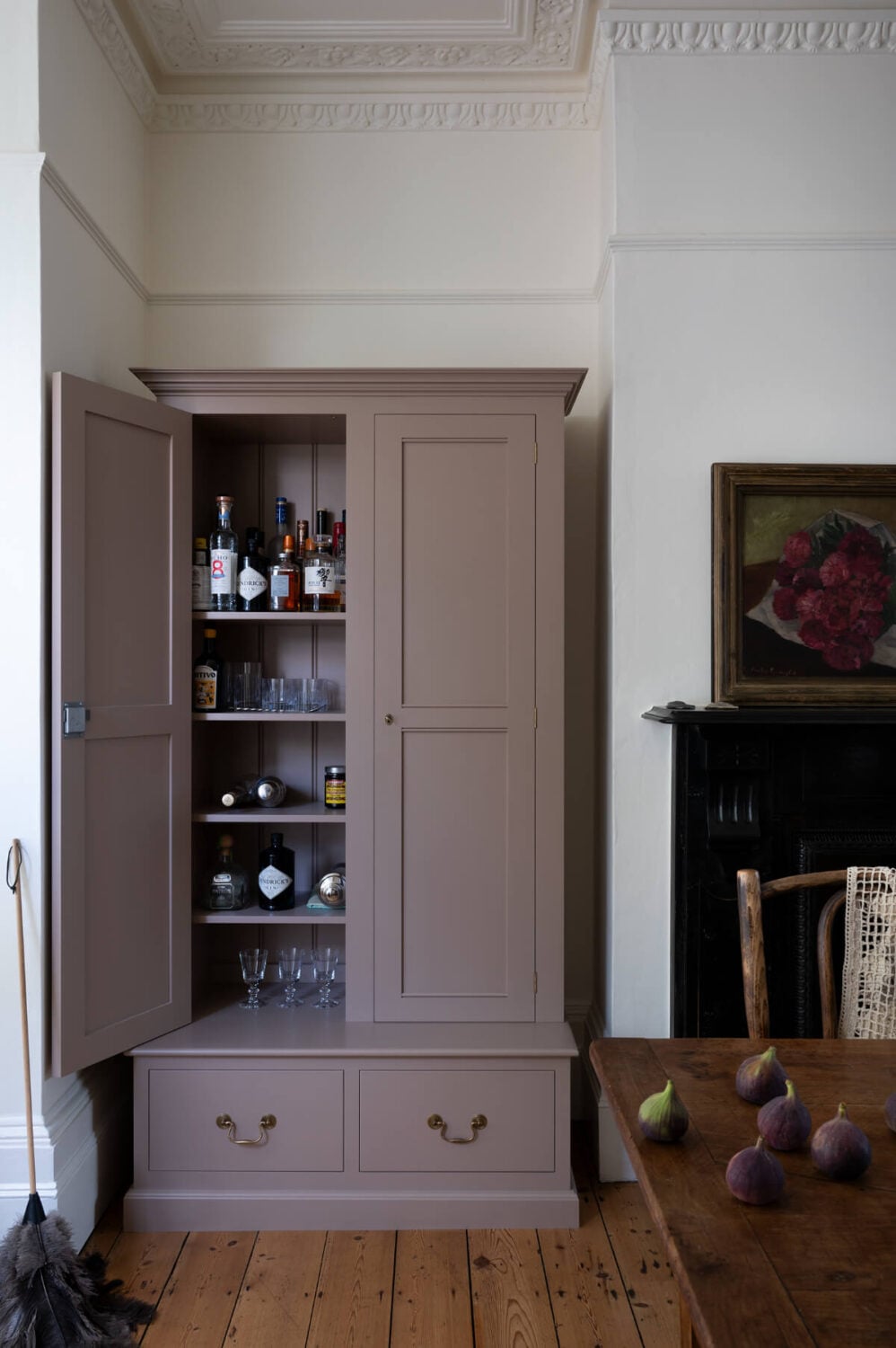A Beautiful Shaker-Style deVOL Kitchen in a Victorian House 15 17.TheRealShakerKitchen-deVOL_LOW-RES
