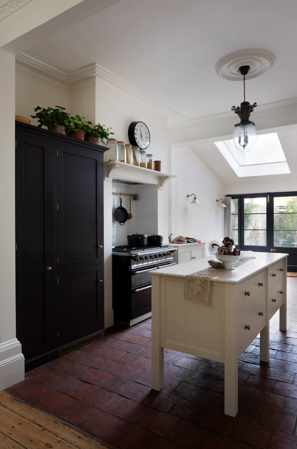A Beautiful Shaker-Style deVOL Kitchen in a Victorian House 2 4.TheRealShakerKitchen-deVOL_LOW-RES