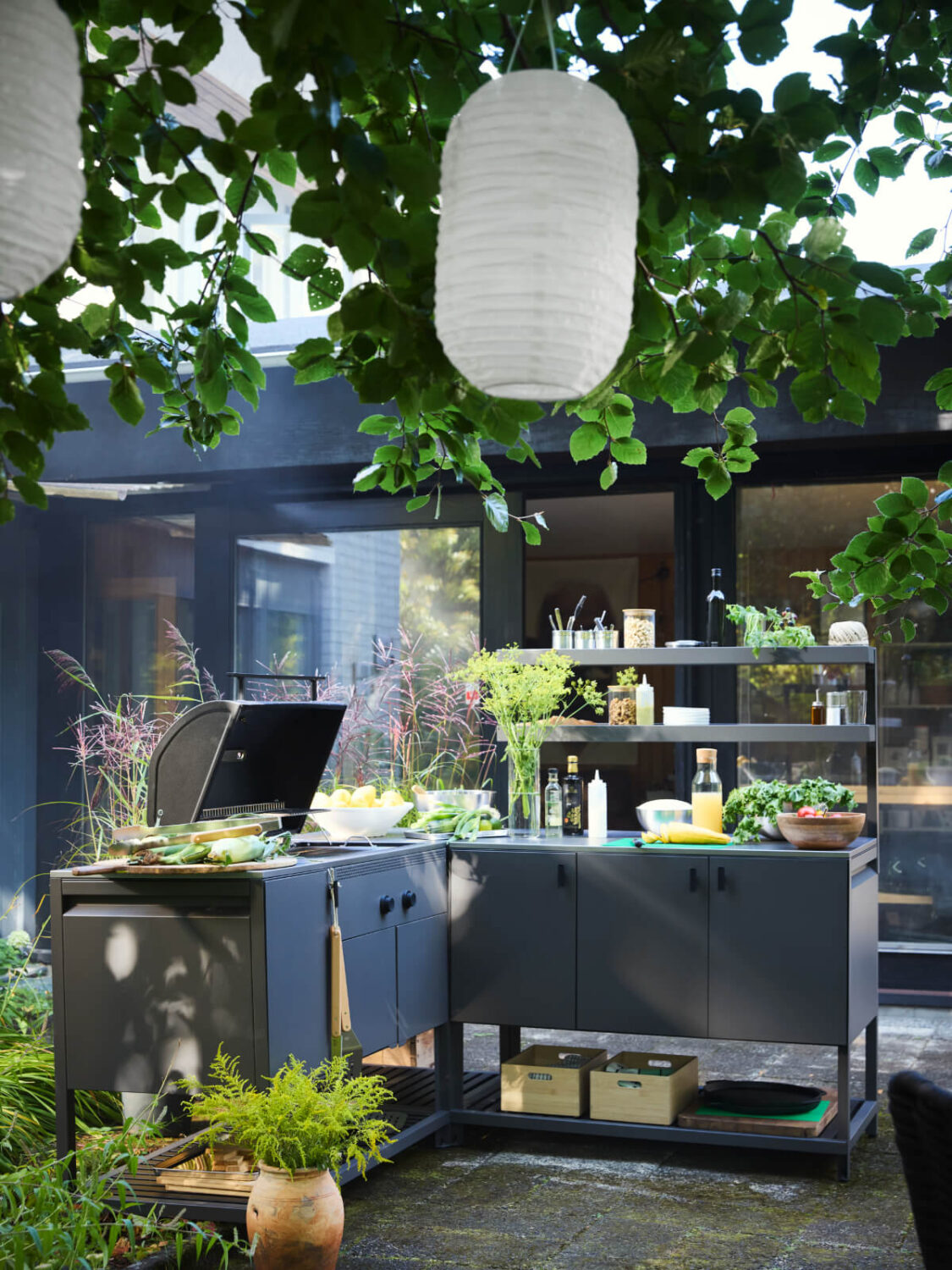 New IKEA Balcony and Garden Inspiration for Summer 2025 47 IKEA BATSKAR utomhusgrill PH202125 New IKEA Balcony and Garden Inspiration for Summer 2025