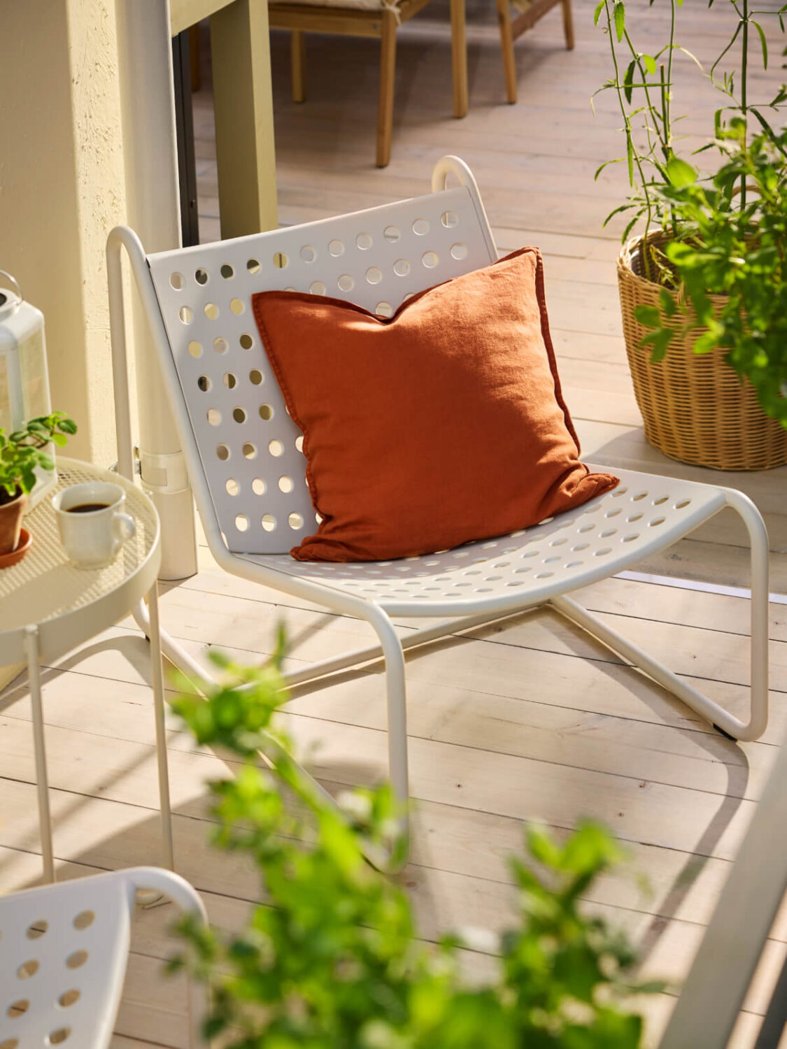 New IKEA Balcony and Garden Inspiration for Summer 2025 36 IKEA SKOGSON fatolj PH201941 New IKEA Balcony and Garden Inspiration for Summer 2025