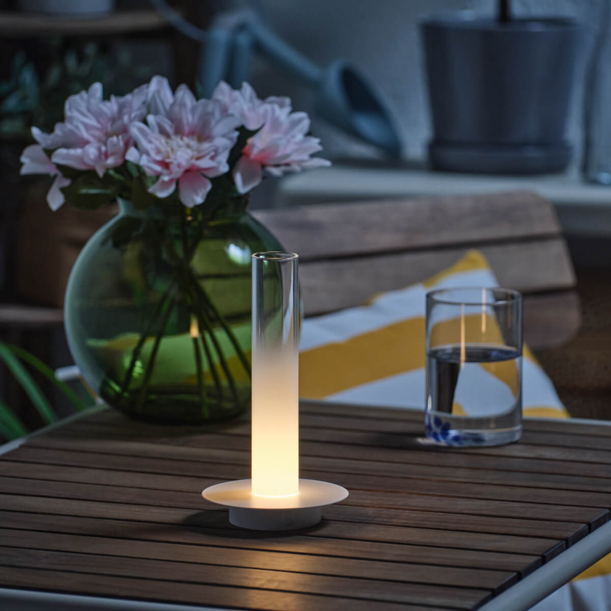 New IKEA Balcony and Garden Inspiration for Summer 2025 27 IKEA SOLVINDEN lampa PE957612 New IKEA Balcony and Garden Inspiration for Summer 2025