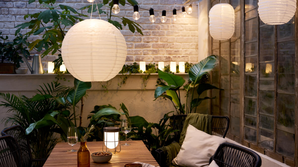 New IKEA Balcony and Garden Inspiration for Summer 2025 8 IKEA SOLVINDEN lampa PH201559 New IKEA Balcony and Garden Inspiration for Summer 2025
