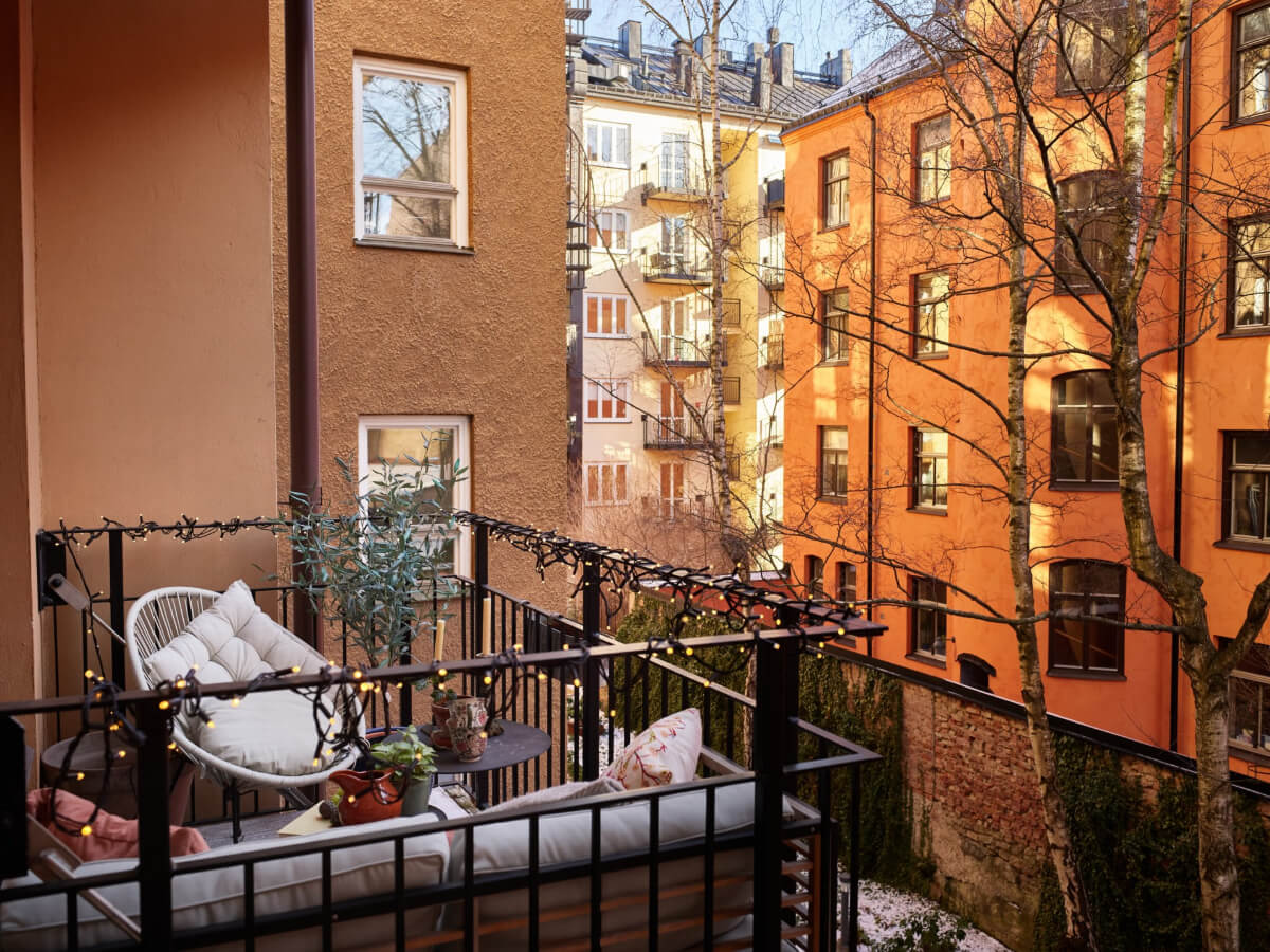 A Two-Bedroom Apartment with a Charming Bathroom 14 balcony