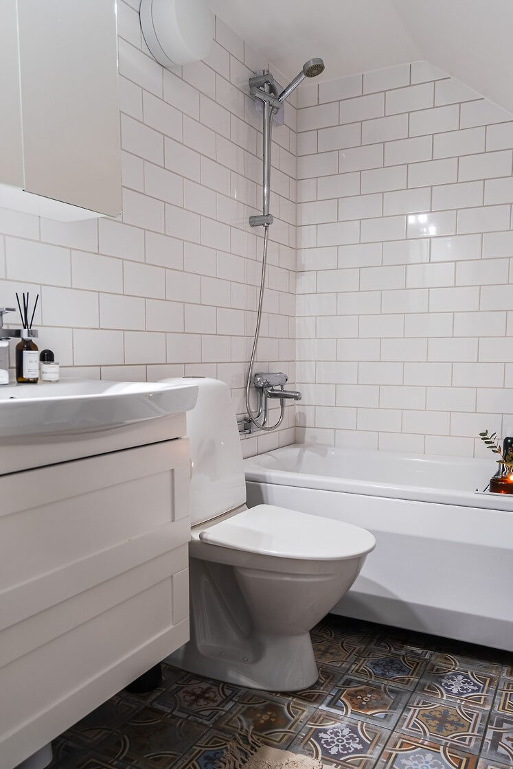 A Charming Duplex Apartment with a Stunning Kitchen 16 bathroom
