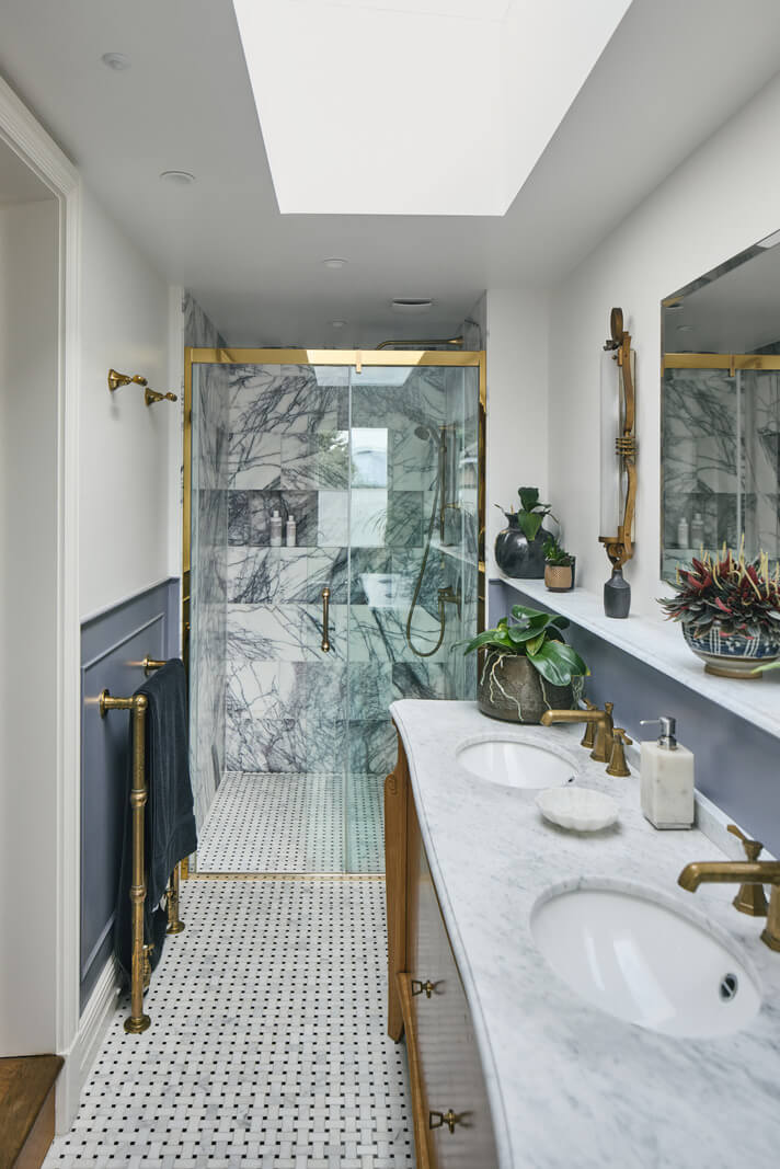 A Renovated Early Victorian Townhouse Decorated in Green Tones 15 bathroom brass fittings marble tiles