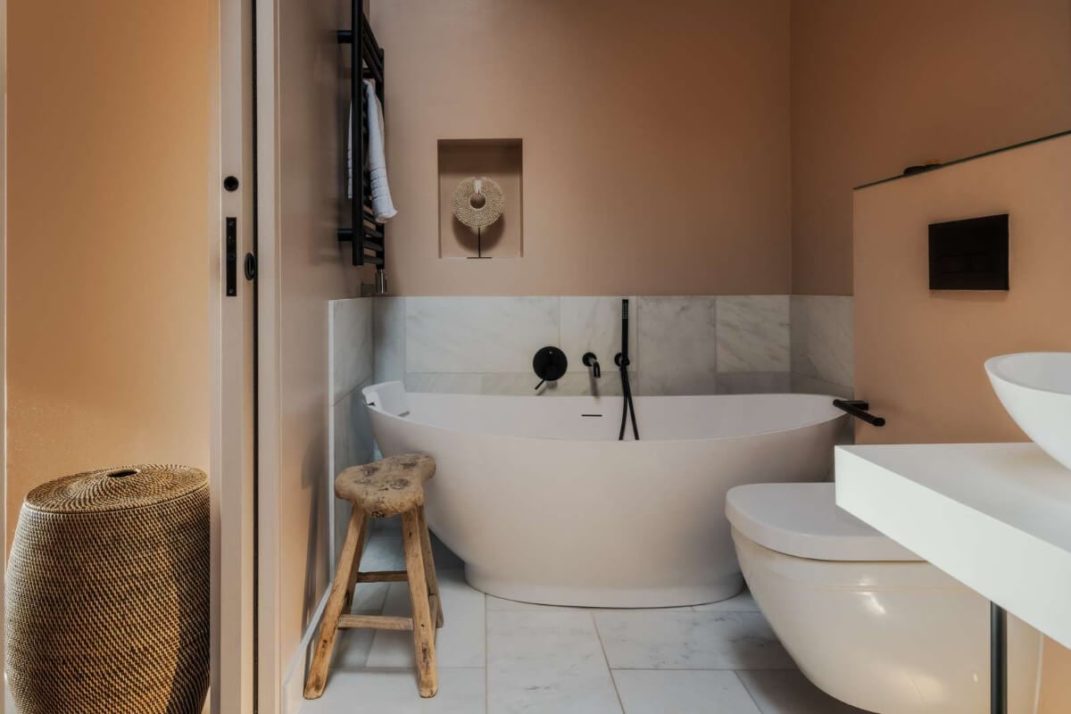 A Japanese-Inspired Timber Home with Views of a Lush Valley 18 bathroom old pink walls bath
