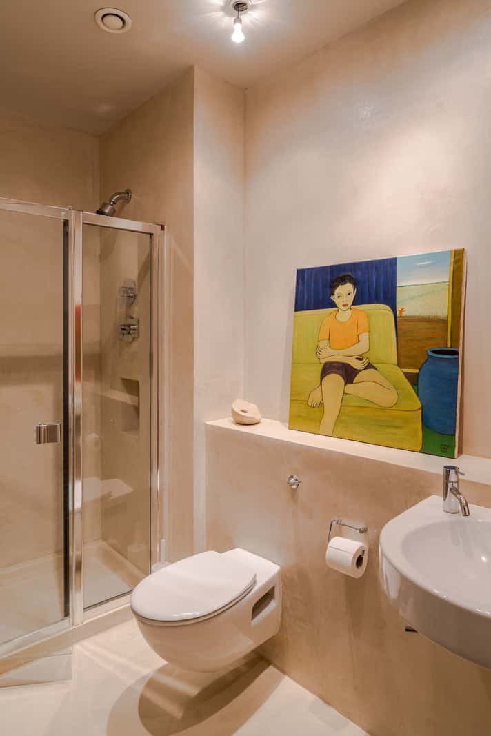 Soft-Colored Contemporary Interiors in a Warehouse Apartment 18 bathroom plaster walls
