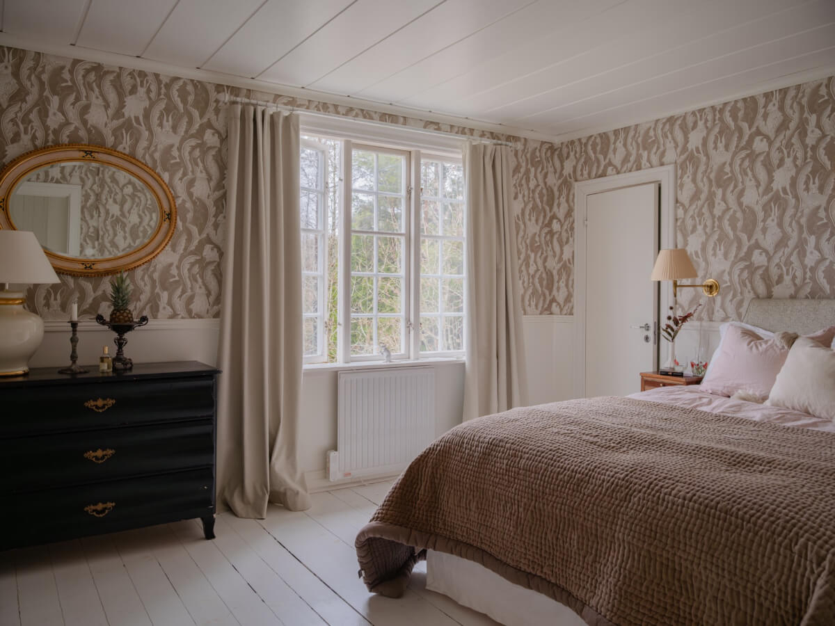 Best of 2025: Bedrooms 56 bedroom antique dresser wallpaper