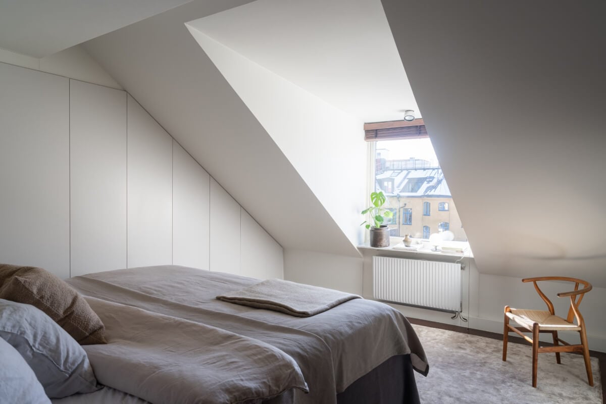 A Light Penthouse Apartment with Built-In Bookshelves 17 bedroom dormer window