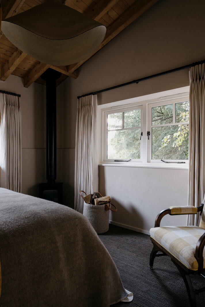 A Cozy and Contemporary Take on a Traditional Log House 13 bedroom exposed wooden ceiling