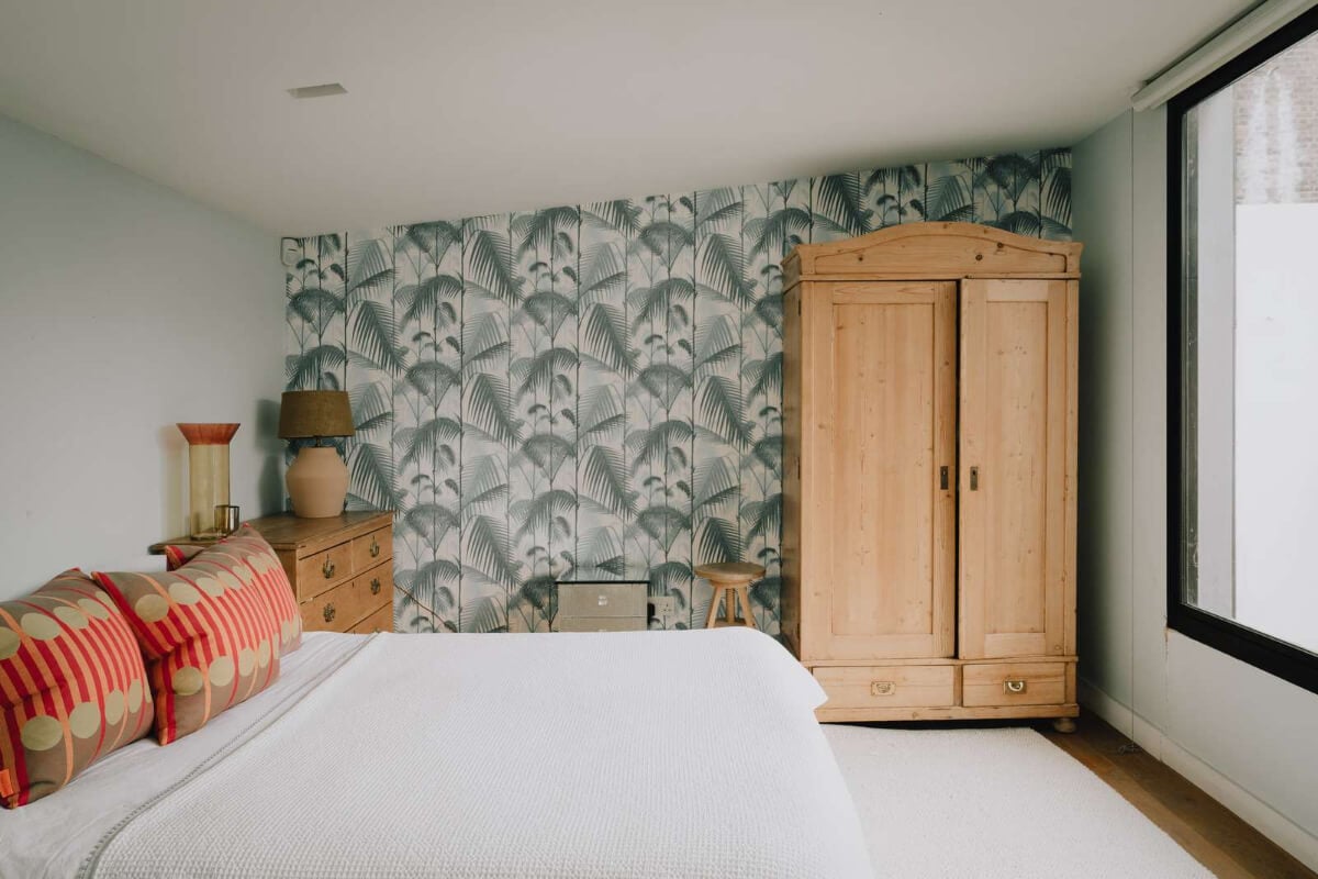A London Basement Apartment in a Former Wood Workshop 18 bedroom green wallpaper