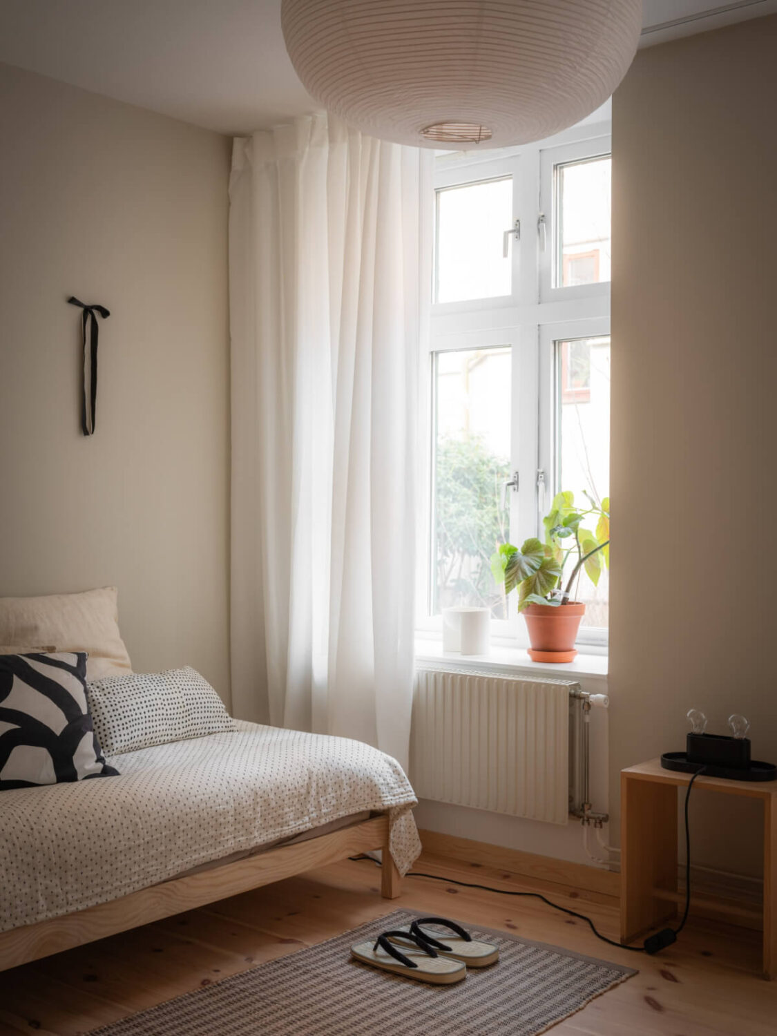 A Design Apartment in an Early 20th Century Building 18 bedroom large window