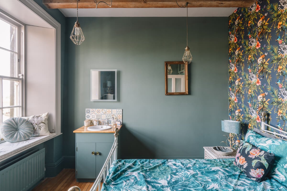 Colorful Rooms in a Regency Manor House in Yorkshire 28 bedroom window seat wallpaper sink