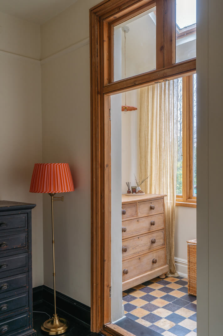 A Charming Garden Apartment in a Victorian House 14 bedroom with ante room