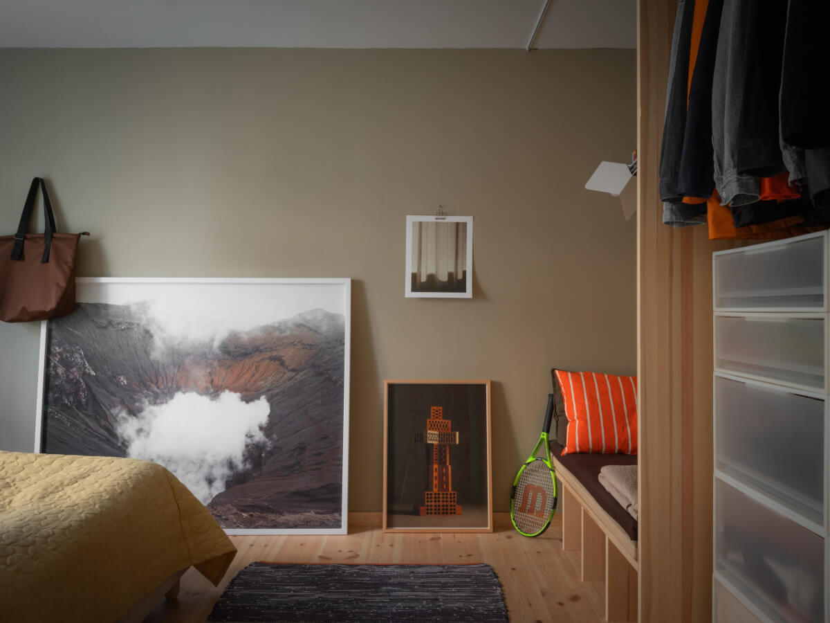 A Design Apartment in an Early 20th Century Building 21 bedroom with art and bench