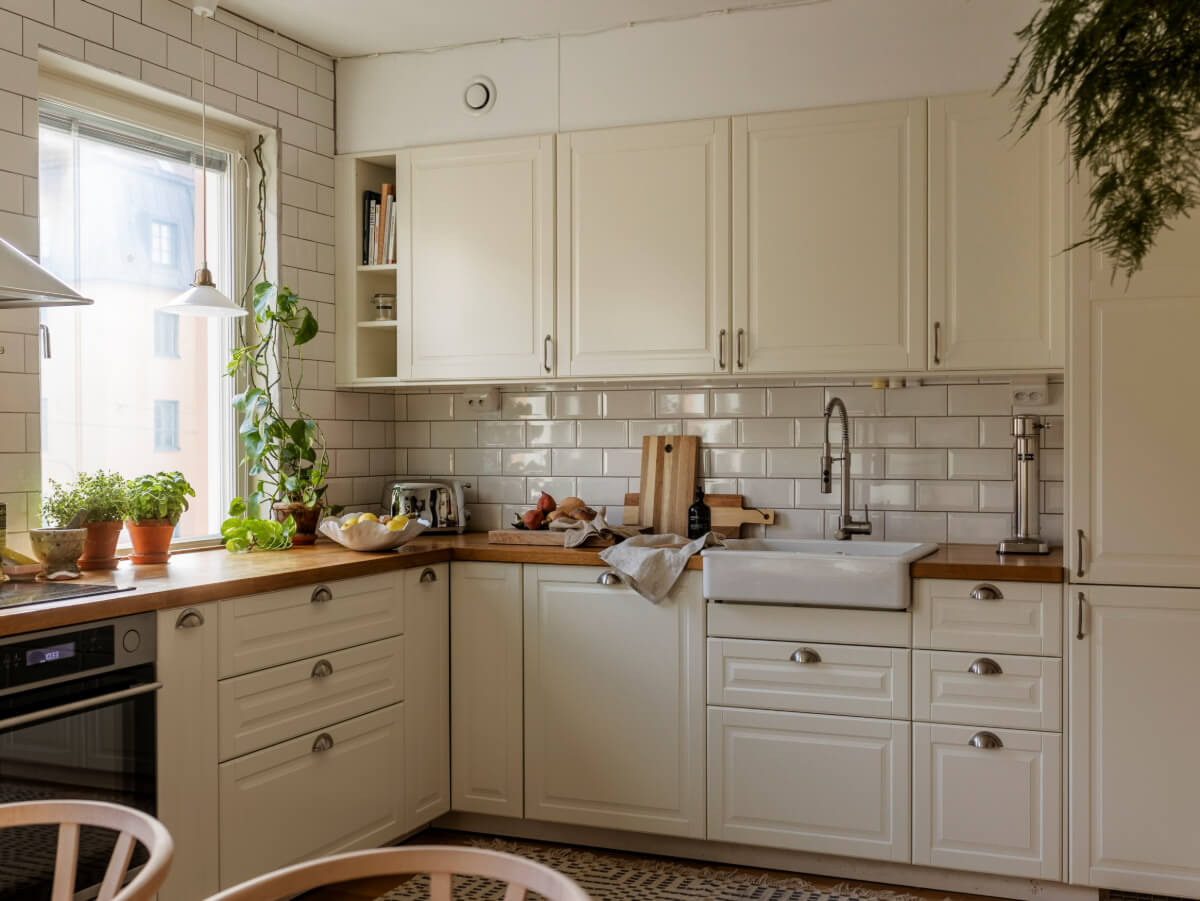 Cozy Plant-Filled Interiors in a 1940s Apartment 9 beige kitchen wooden countertop